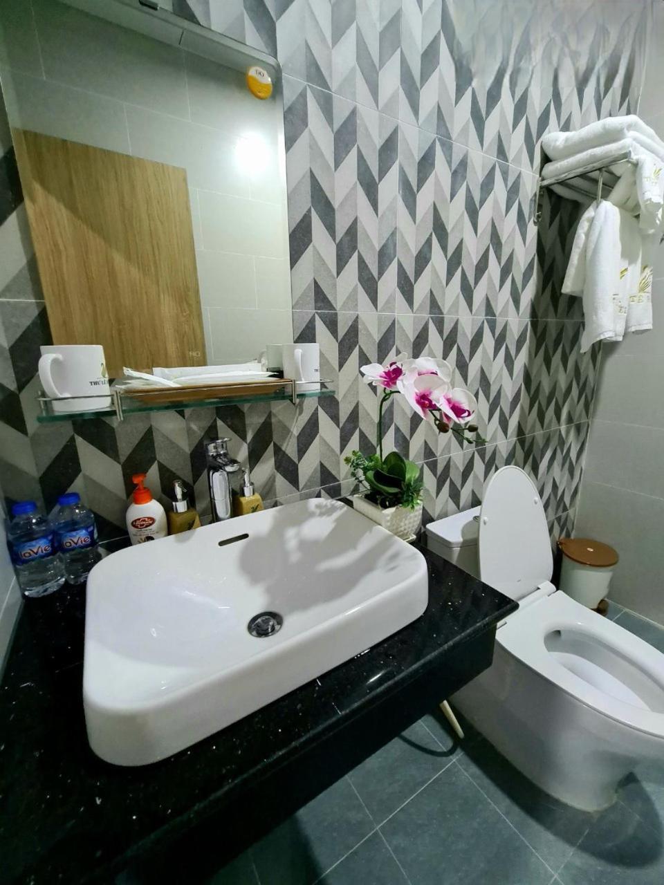 Thu Le Hotel Cao Lanh Bagian luar foto
